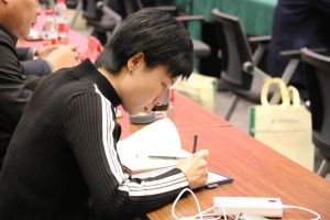 無極縣綠色家居產(chǎn)業(yè)高質(zhì)量發(fā)展研討會暨門業(yè)商會授牌儀式