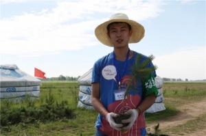 百德帶領大家伙植樹