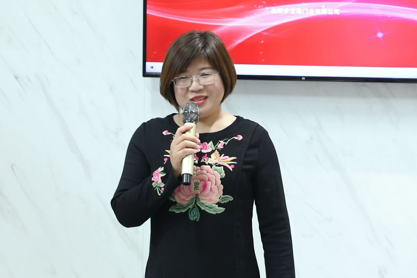 全國工商聯(lián)家居裝飾業(yè)商會門窗專委會秘書長 鄭珊珊